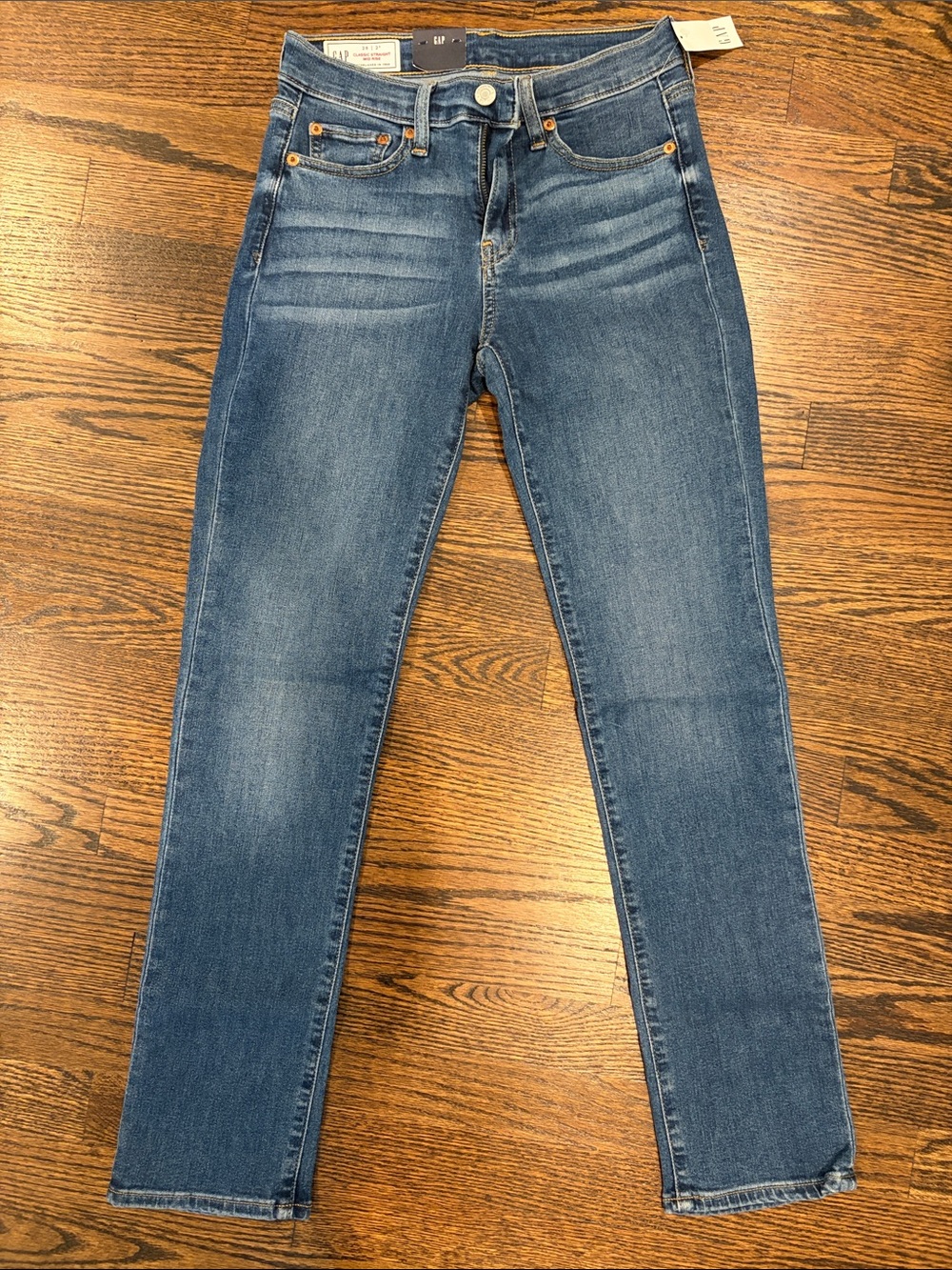 New with tags. GAP Women's Straight Leg Jeans in Medium Blue Wash